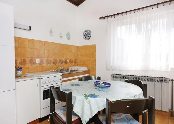 Apartman By The Sea Vantacici, Krk - 5292 Malinska