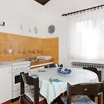 아파트 By The Sea Vantacici, Krk - 5292 말린스카
